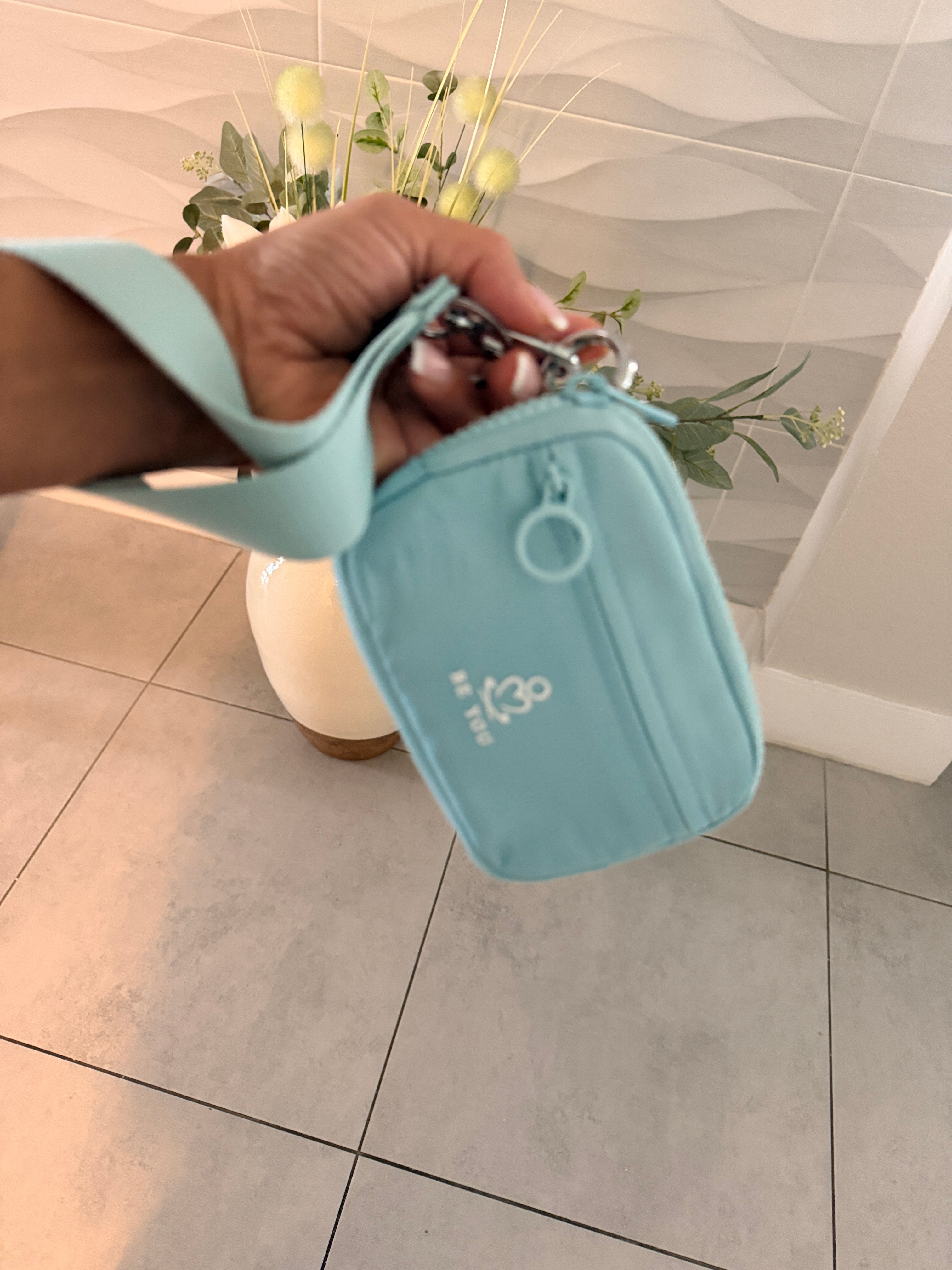 Mini Card Holder Wristlet Keychain – Compact Gym & Travel Pouch