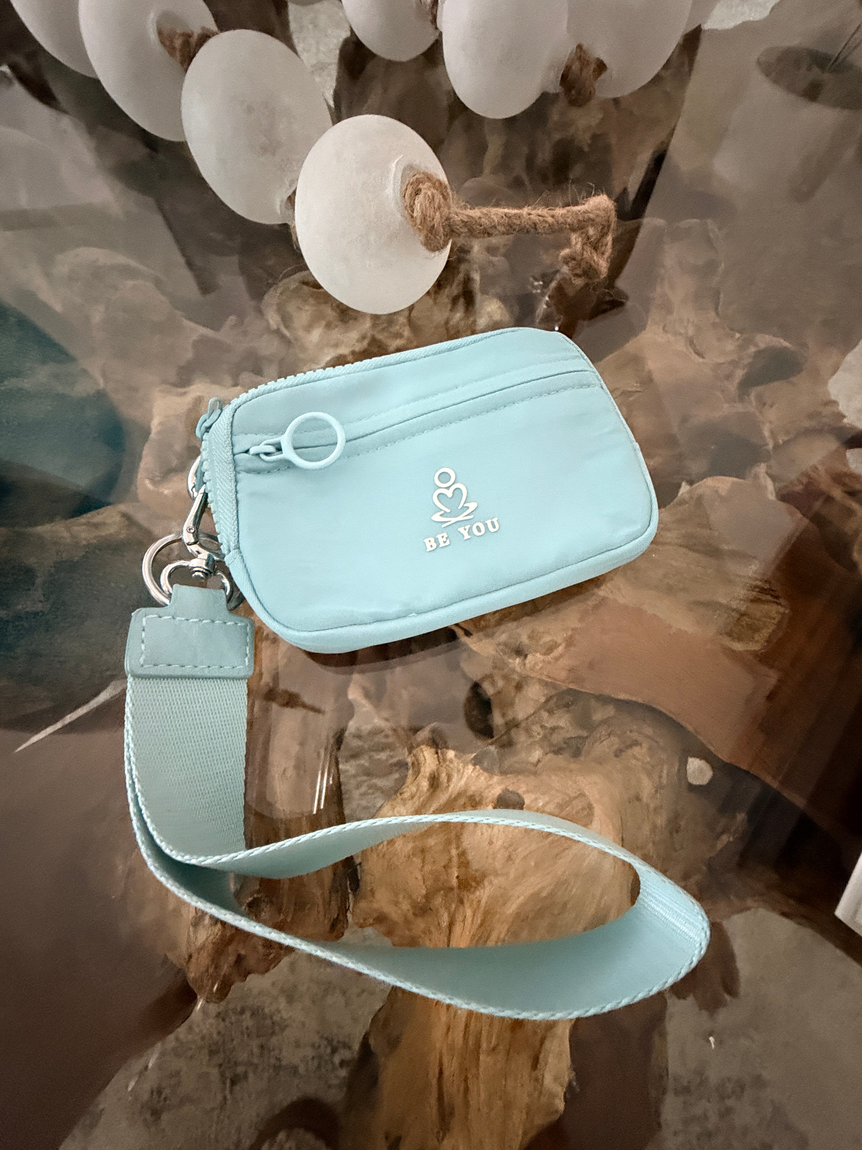Mini Card Holder Wristlet Keychain – Compact Gym & Travel Pouch